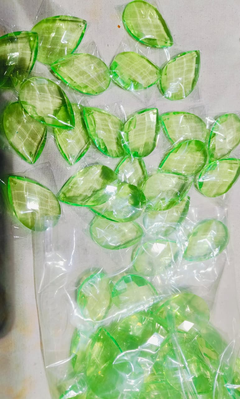 Almond Glass Crystal 50 mm | Apple Green