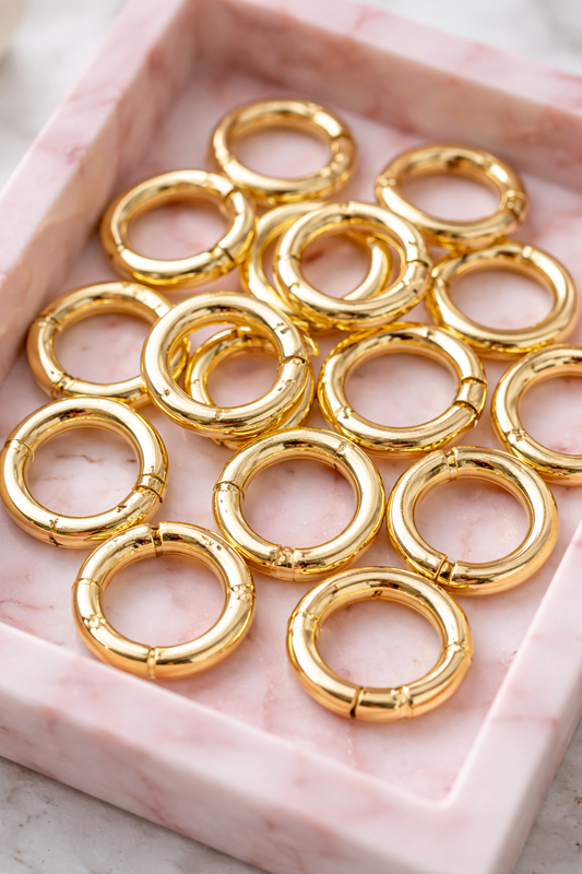 Gold-colored Round spring snap ring 23 mm
