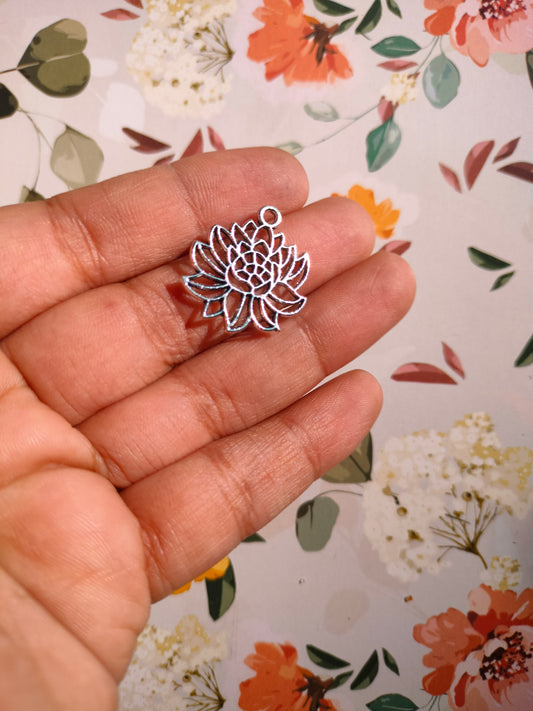 Chrysanthemum Bezel | 22*22 mm |Pendant Charm| Resin Alloy Jewelry Making